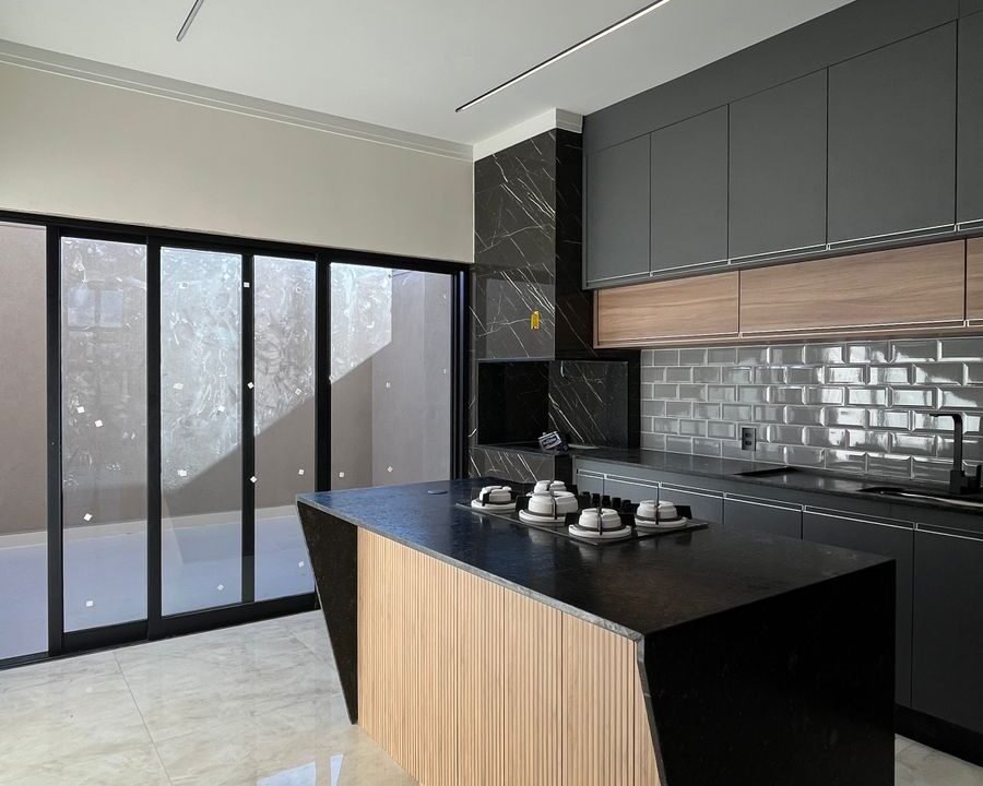 03c5094e-4c10-48bb-a873-bcb256d90709