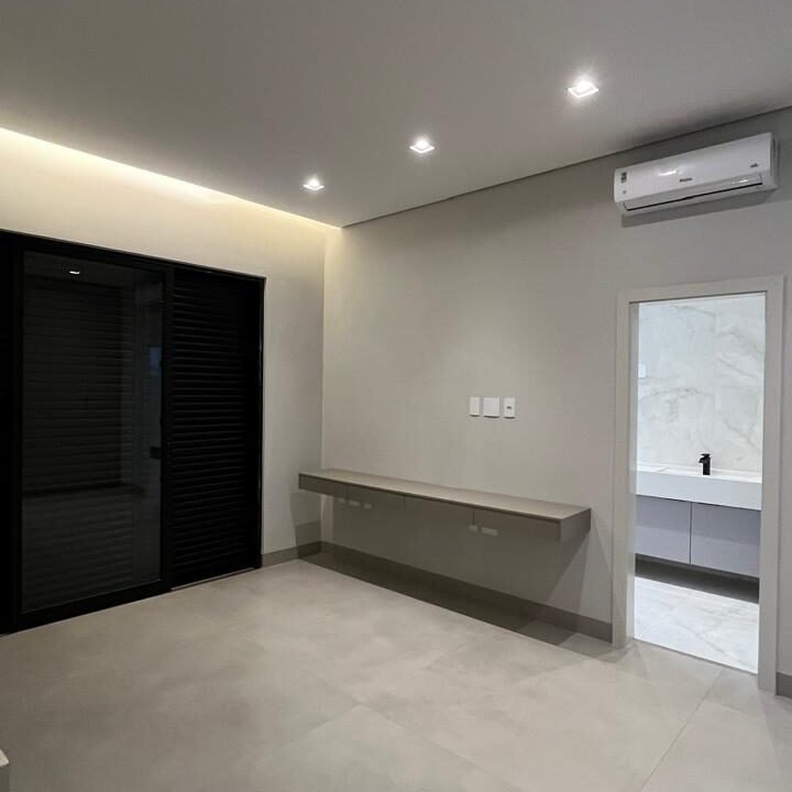 05da28a3-2b62-46f1-91d4-1c7e6beb4ac0