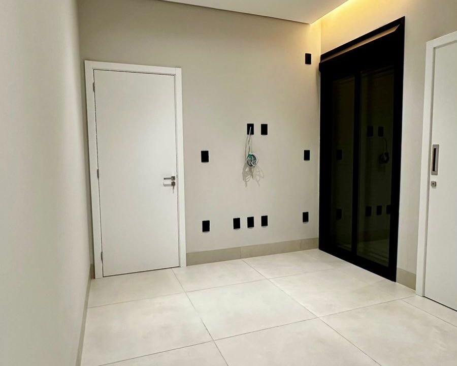 13705850-2723-4087-928b-c3ced33d92c8