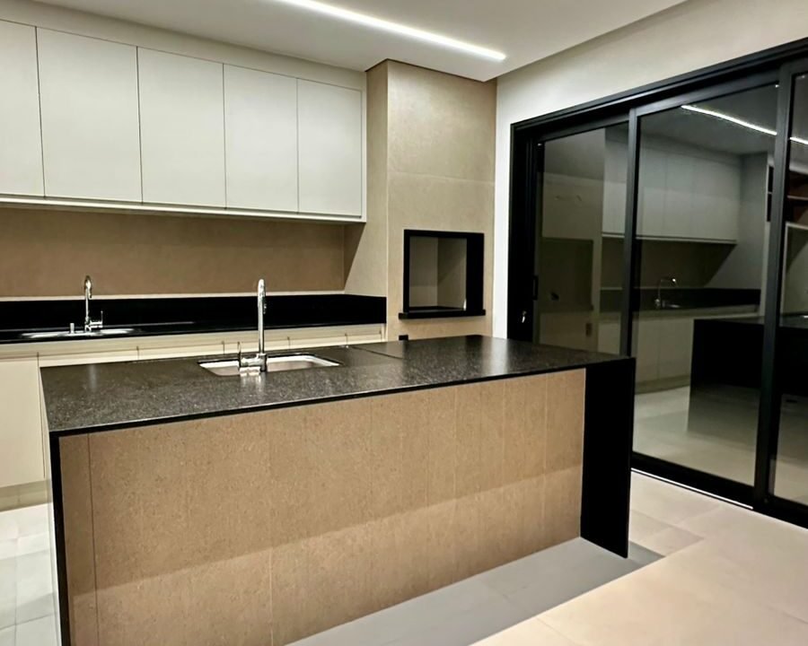 537c8a04-22c6-49e2-b6b1-4ba194a3cc83