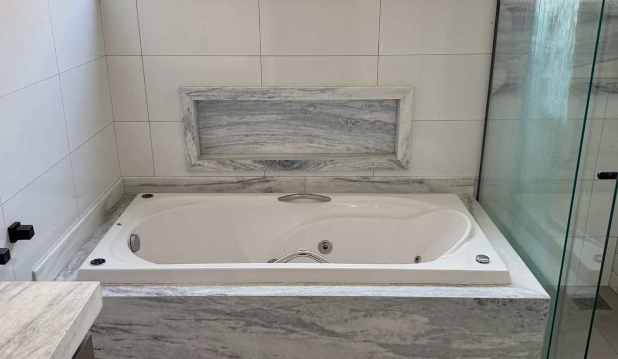 ebd87bf0-a8b5-4fbe-a417-9c0331f80b2a